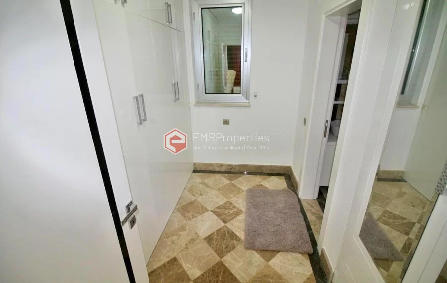 Große Villa mit 5 Schlafzimmern in einer sehr grünen Nachbarschaft