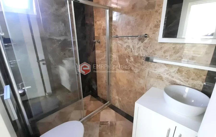 Große Villa mit 5 Schlafzimmern in einer sehr grünen Nachbarschaft