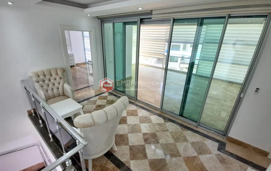 Große Villa mit 5 Schlafzimmern in einer sehr grünen Nachbarschaft