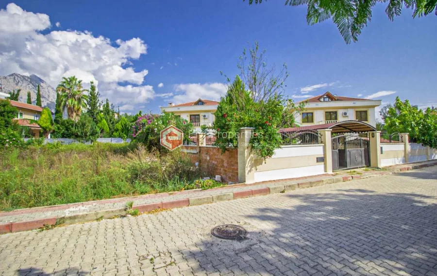 Freistehende Triplex Villa mit privatem Pool zum Verkauf in Kemer