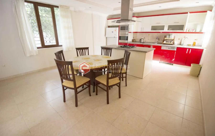 Freistehende Triplex Villa mit privatem Pool zum Verkauf in Kemer