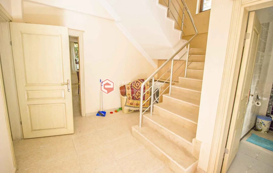 Freistehende Triplex Villa mit privatem Pool zum Verkauf in Kemer
