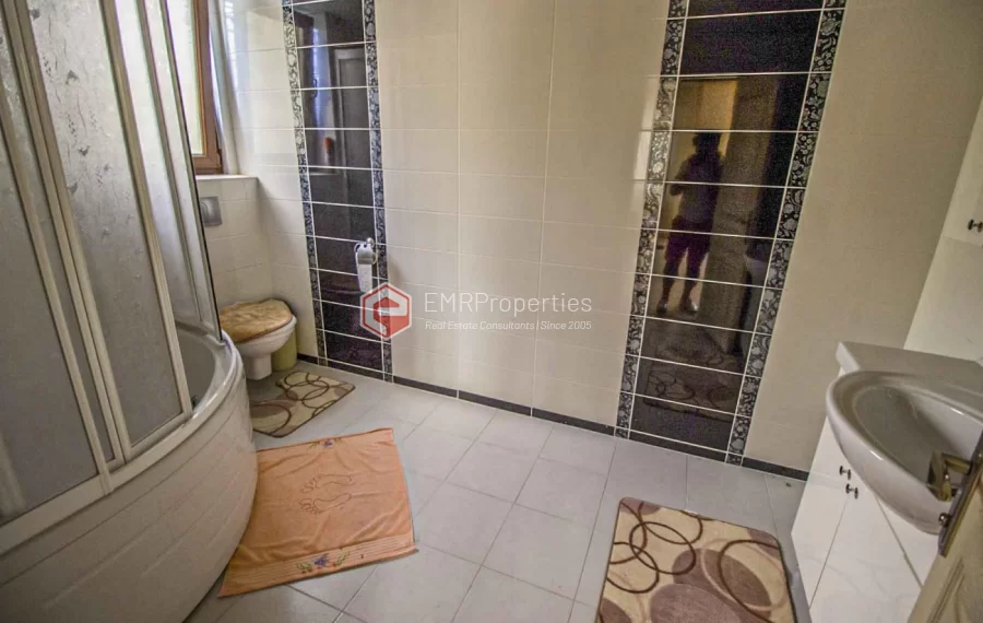Freistehende Triplex Villa mit privatem Pool zum Verkauf in Kemer