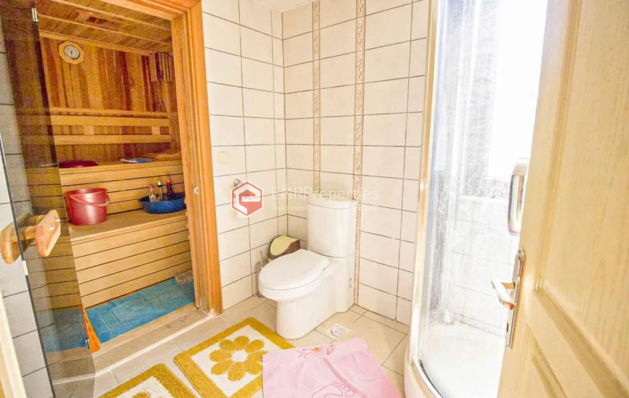 Freistehende Triplex Villa mit privatem Pool zum Verkauf in Kemer