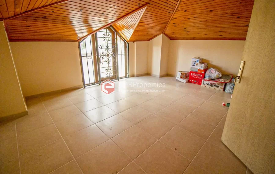 Freistehende Triplex Villa mit privatem Pool zum Verkauf in Kemer