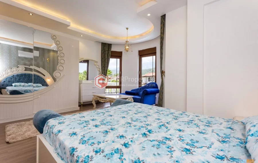 Luksuzna dizajnerska vila sa 3 spavaće sobe na prodaju u Beleku