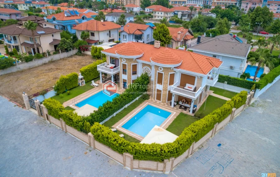Luksuzna dizajnerska vila sa 3 spavaće sobe na prodaju u Beleku