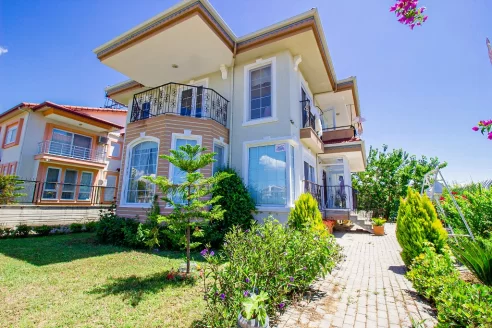 4 bedroom private villa in a large plot for sale in Side Antalya
