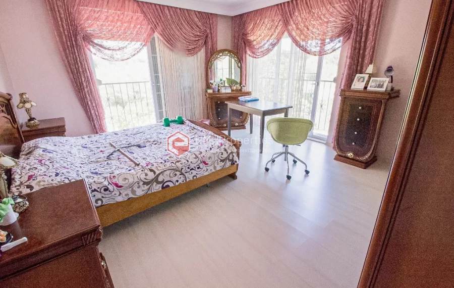 4 bedroom private villa in a large plot for sale in Side Antalya