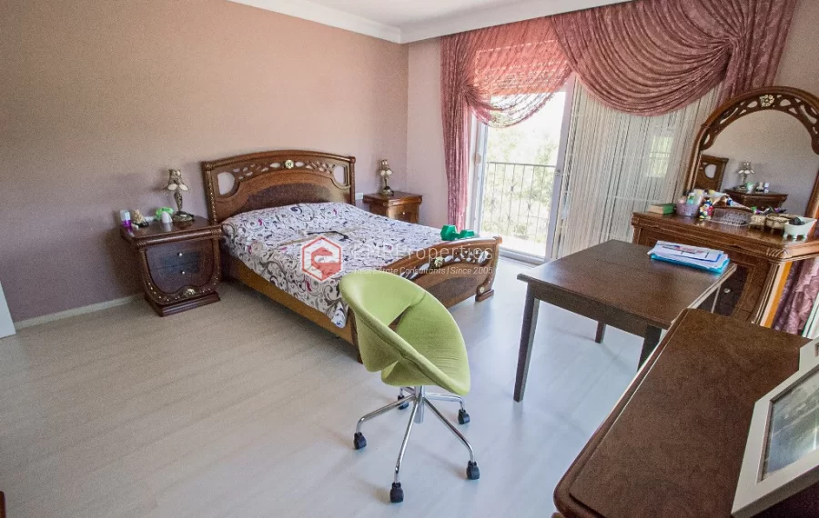 4 bedroom private villa in a large plot for sale in Side Antalya