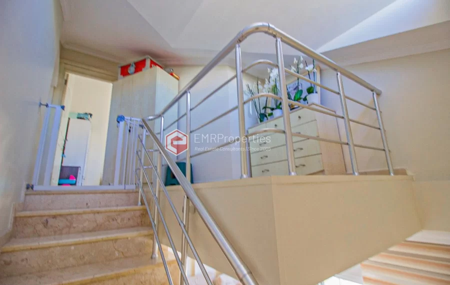 Geräumiges Penthouse mit Blick auf die Natur zum Verkauf in Antalya Side