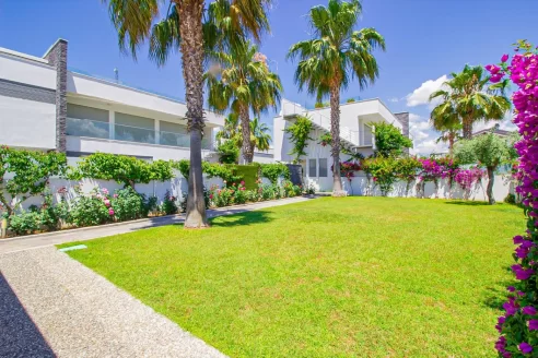 Moderne Maisonette Penthouse-Villa mit privatem Pool zum Verkauf in Side