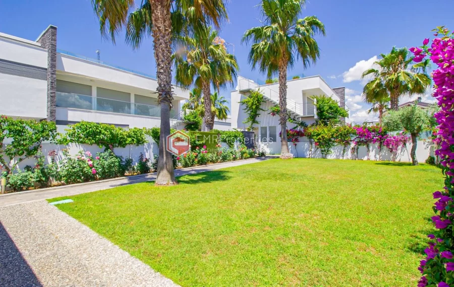 Moderne Maisonette Penthouse-Villa mit privatem Pool zum Verkauf in Side