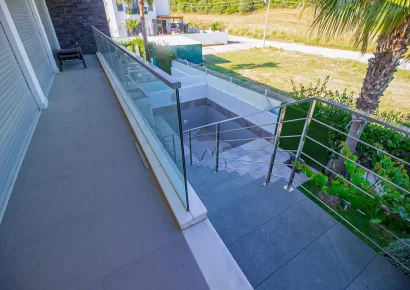 Moderne Maisonette Penthouse-Villa mit privatem Pool zum Verkauf in Side