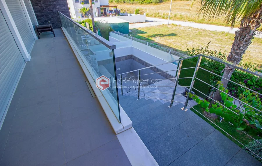 Moderne Maisonette Penthouse-Villa mit privatem Pool zum Verkauf in Side