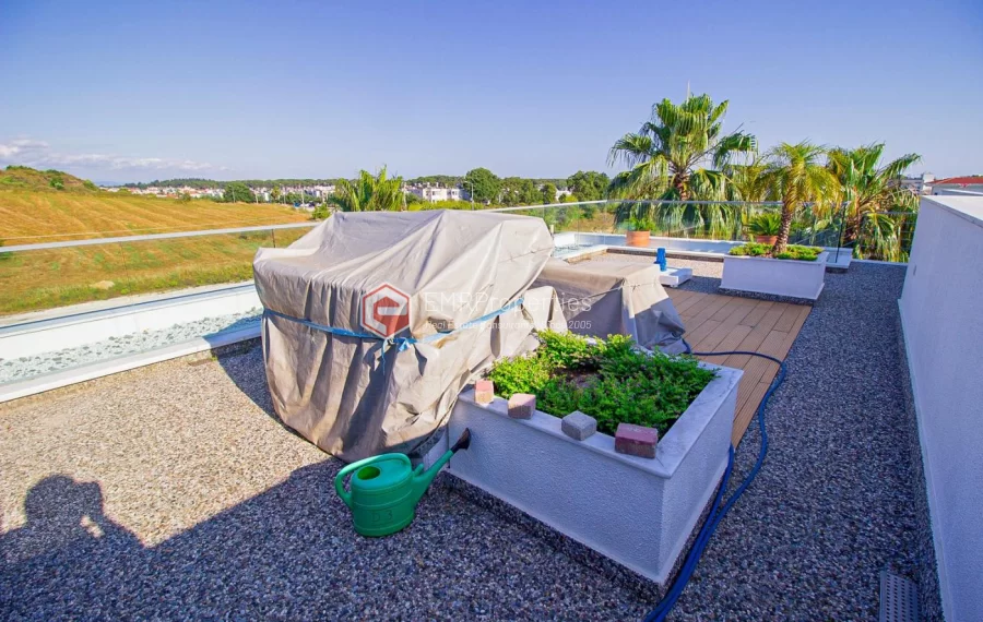 Moderne Maisonette Penthouse-Villa mit privatem Pool zum Verkauf in Side