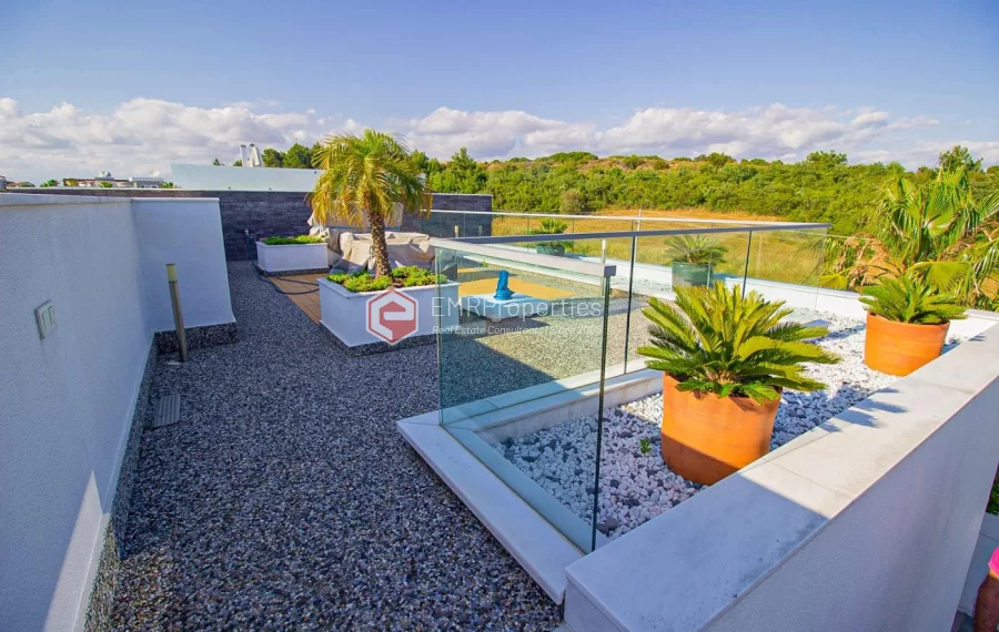 Moderne Maisonette Penthouse-Villa mit privatem Pool zum Verkauf in Side