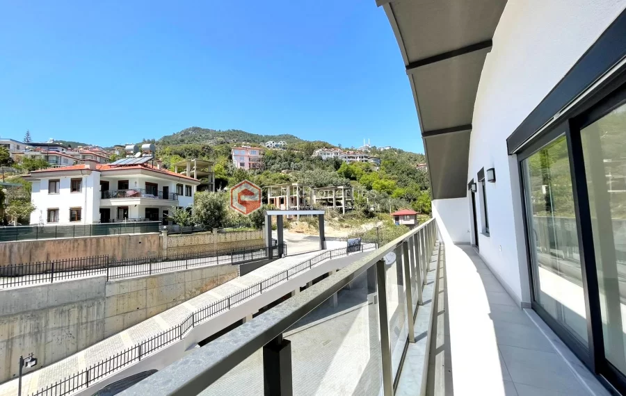 Качественный дуплекс пентхауса с 3 спальнями на продажу в Тепе Аланья