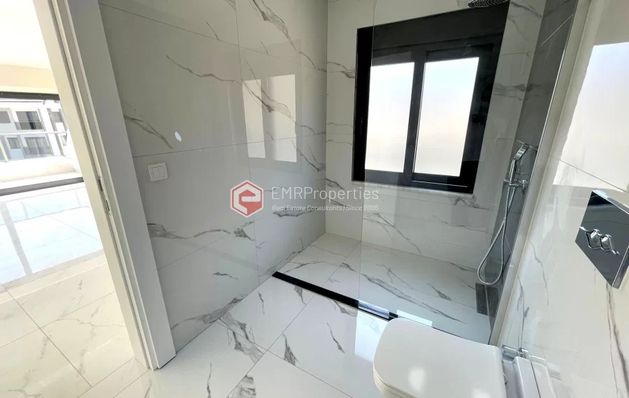 Качественный дуплекс пентхауса с 3 спальнями на продажу в Тепе Аланья