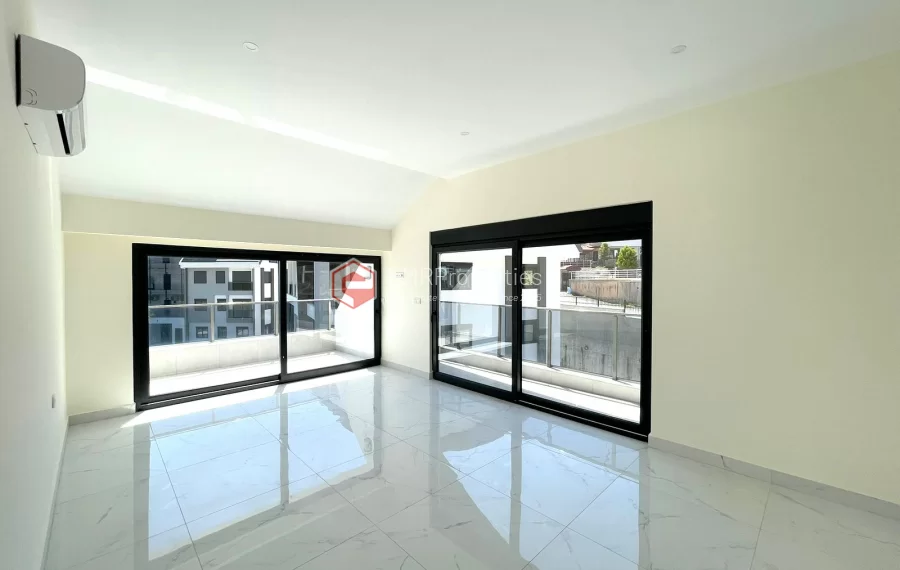 Качественный дуплекс пентхауса с 3 спальнями на продажу в Тепе Аланья