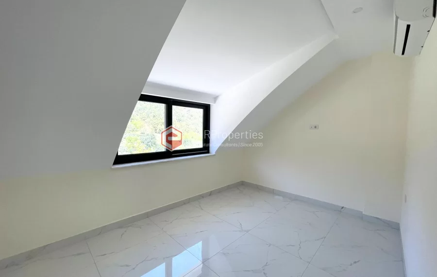 Качественный дуплекс пентхауса с 3 спальнями на продажу в Тепе Аланья