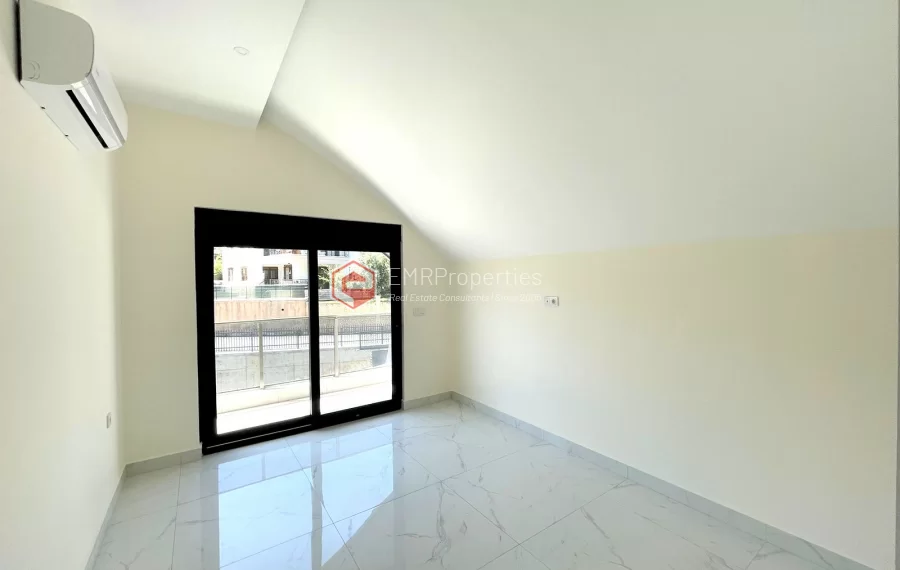 Качественный дуплекс пентхауса с 3 спальнями на продажу в Тепе Аланья