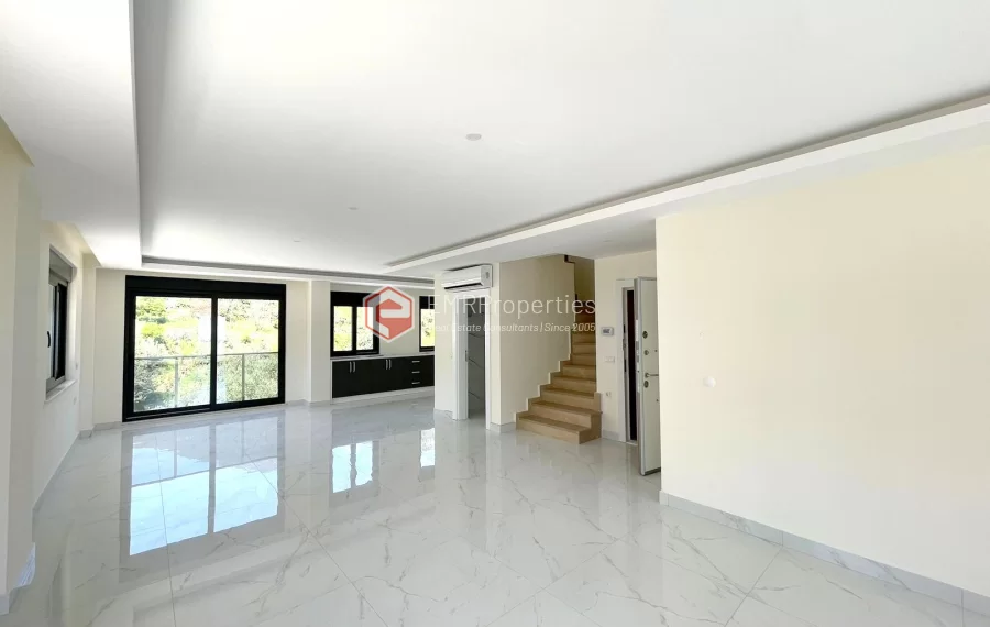 Качественный дуплекс пентхауса с 3 спальнями на продажу в Тепе Аланья