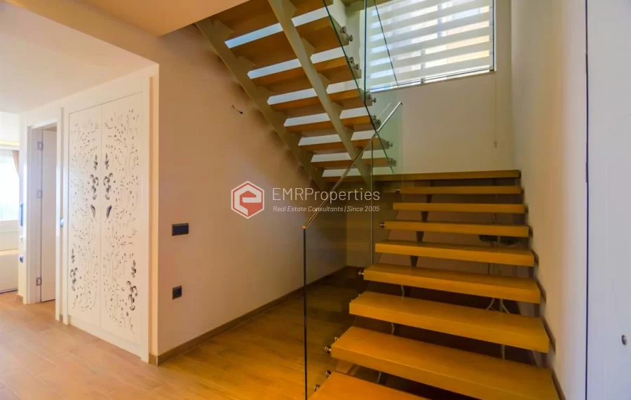 Zeitgenössische Wohnvilla mit 6 Zimmer zum Verkauf in Konakli