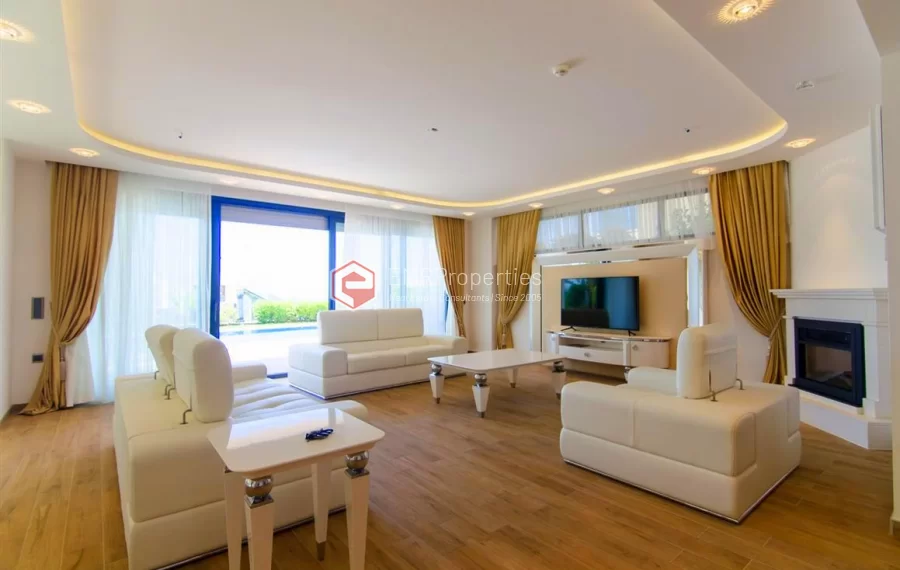 Zeitgenössische Wohnvilla mit 6 Zimmer zum Verkauf in Konakli