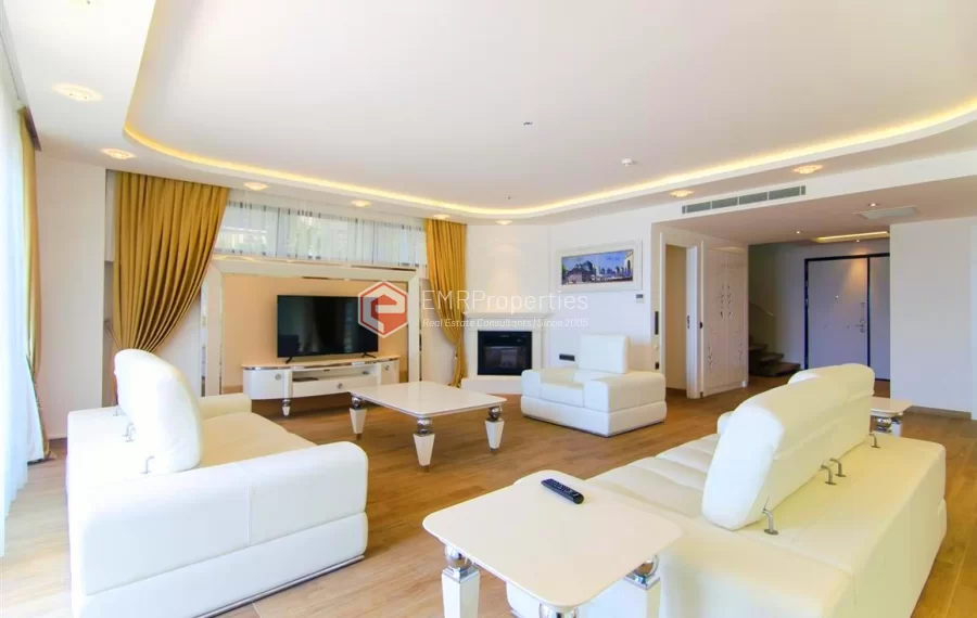 Zeitgenössische Wohnvilla mit 6 Zimmer zum Verkauf in Konakli