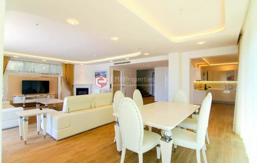 Zeitgenössische Wohnvilla mit 6 Zimmer zum Verkauf in Konakli