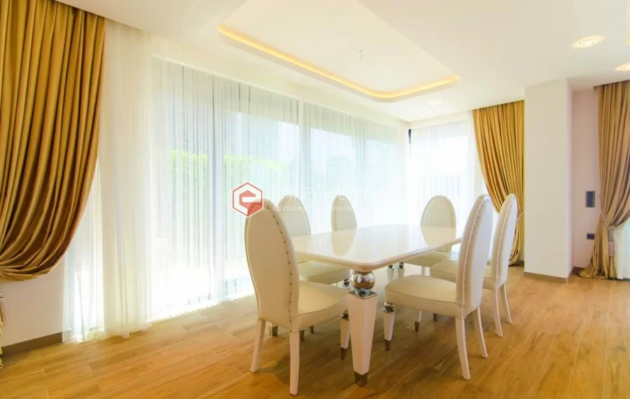 Zeitgenössische Wohnvilla mit 6 Zimmer zum Verkauf in Konakli