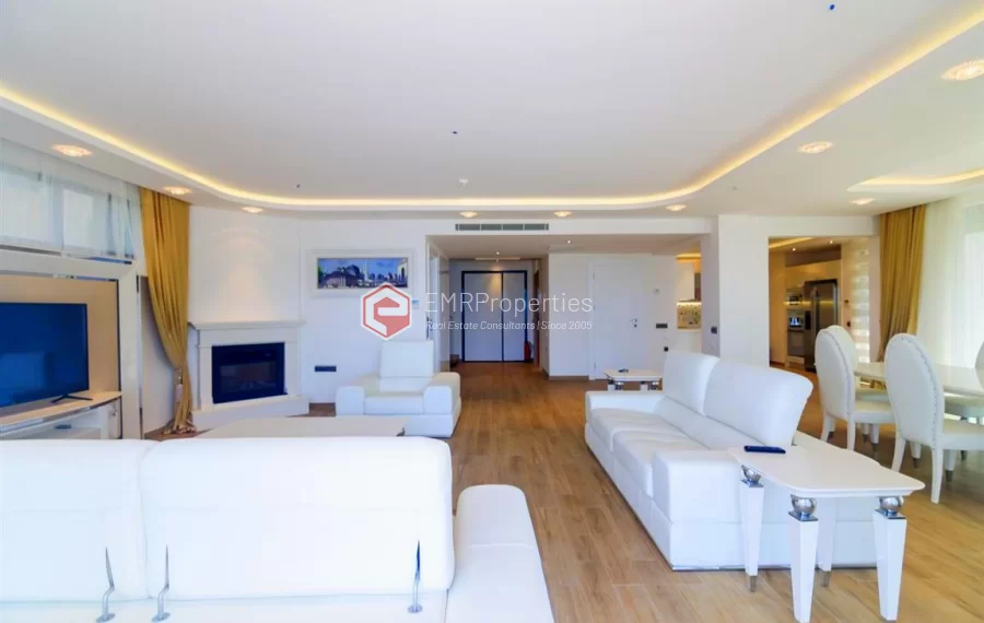 Zeitgenössische Wohnvilla mit 6 Zimmer zum Verkauf in Konakli