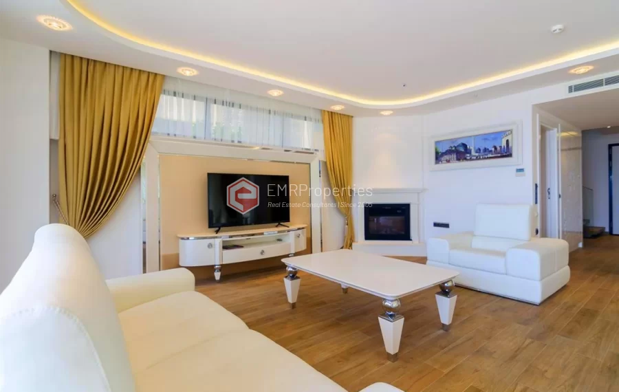 Zeitgenössische Wohnvilla mit 6 Zimmer zum Verkauf in Konakli