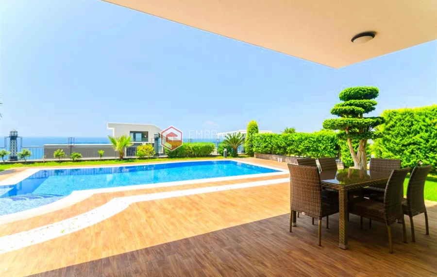 Zeitgenössische Wohnvilla mit 6 Zimmer zum Verkauf in Konakli