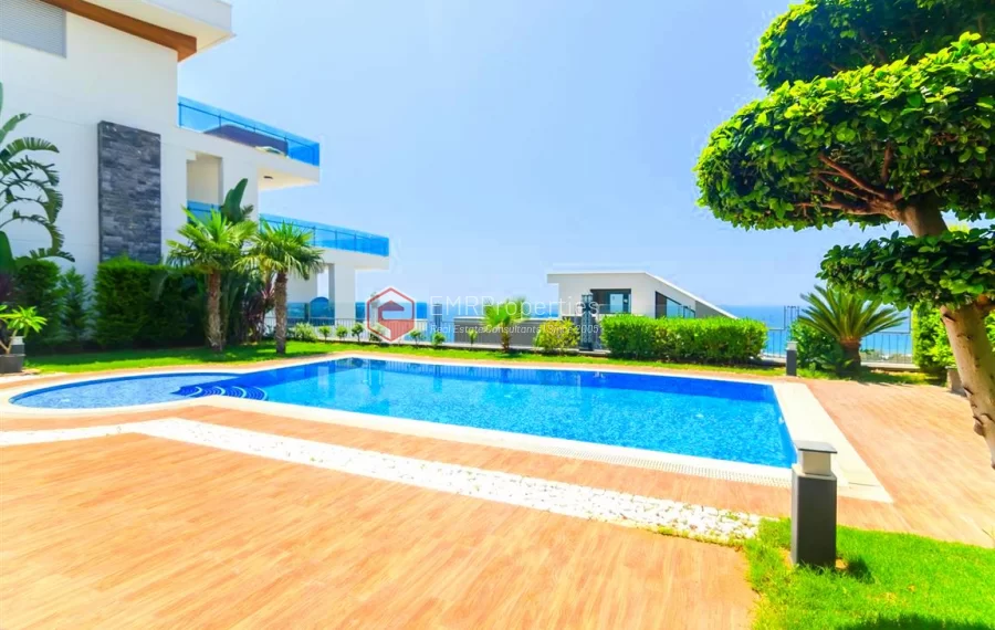 Zeitgenössische Wohnvilla mit 6 Zimmer zum Verkauf in Konakli