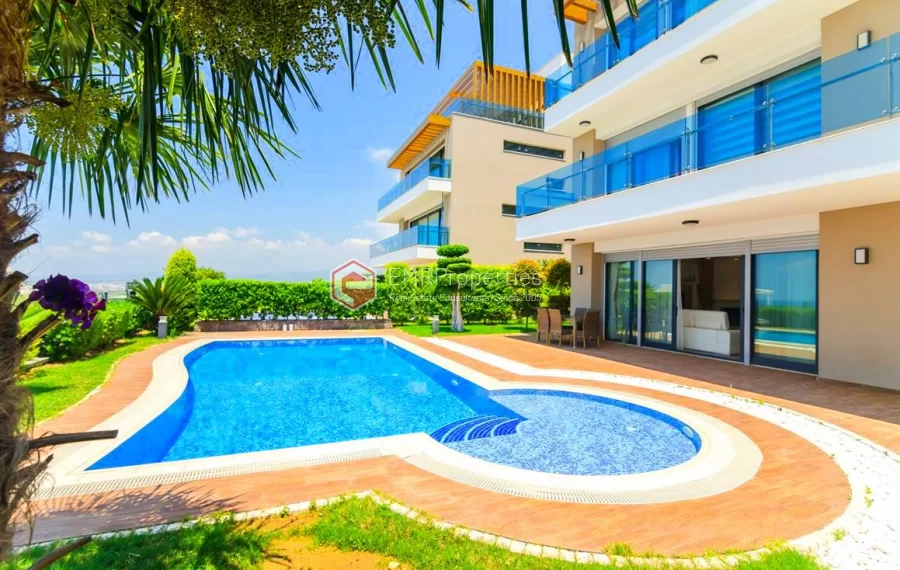 Zeitgenössische Wohnvilla mit 6 Zimmer zum Verkauf in Konakli