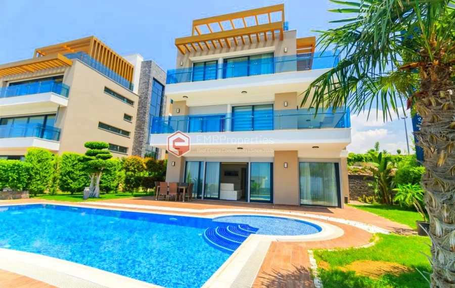 Zeitgenössische Wohnvilla mit 6 Zimmer zum Verkauf in Konakli