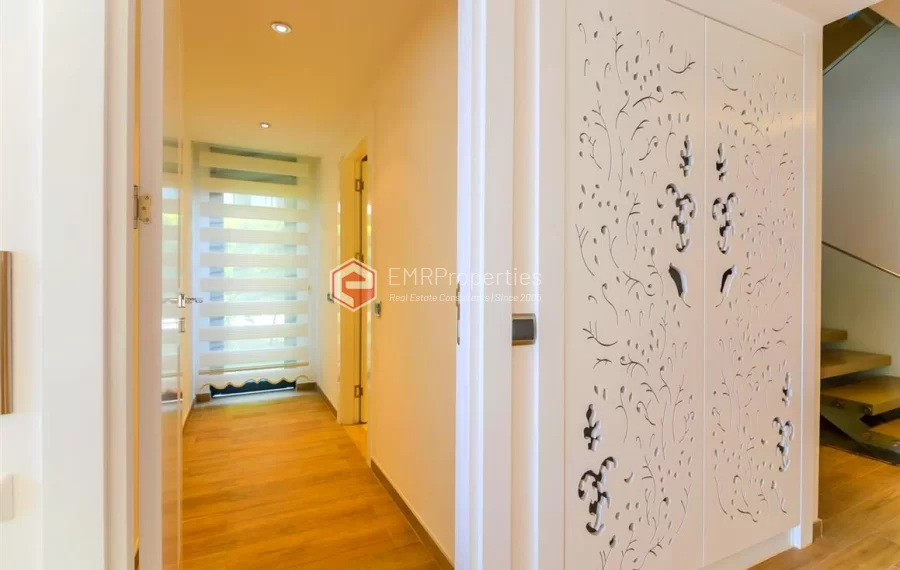 Zeitgenössische Wohnvilla mit 6 Zimmer zum Verkauf in Konakli