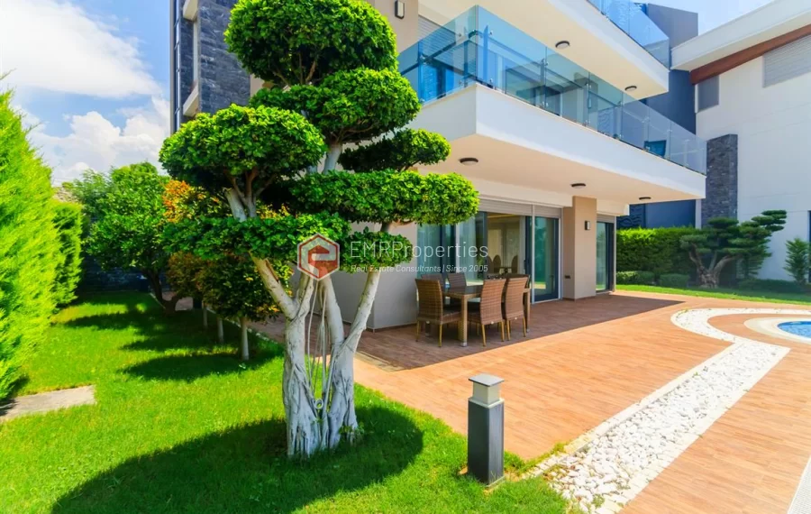 Zeitgenössische Wohnvilla mit 6 Zimmer zum Verkauf in Konakli