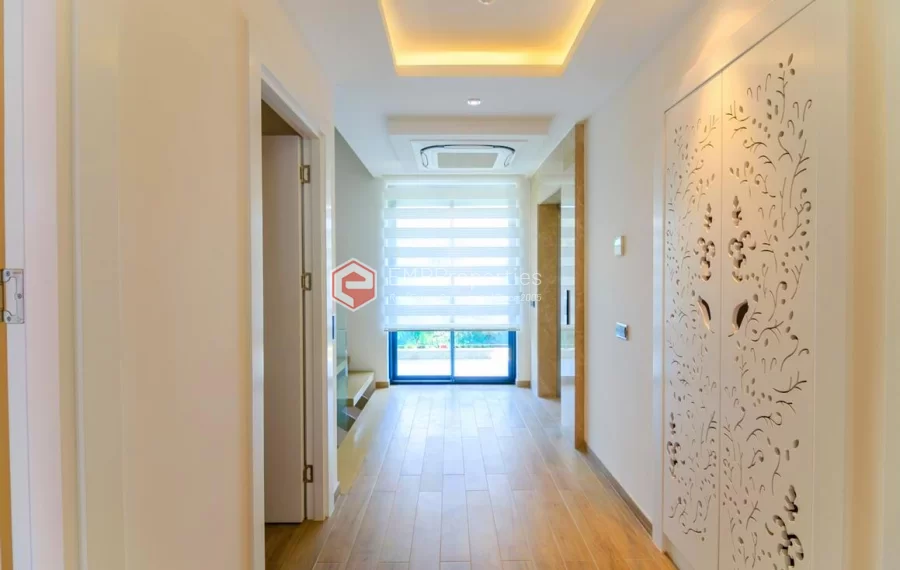 Zeitgenössische Wohnvilla mit 6 Zimmer zum Verkauf in Konakli