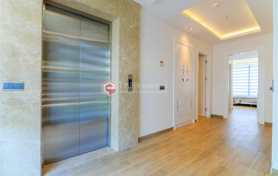 Zeitgenössische Wohnvilla mit 6 Zimmer zum Verkauf in Konakli