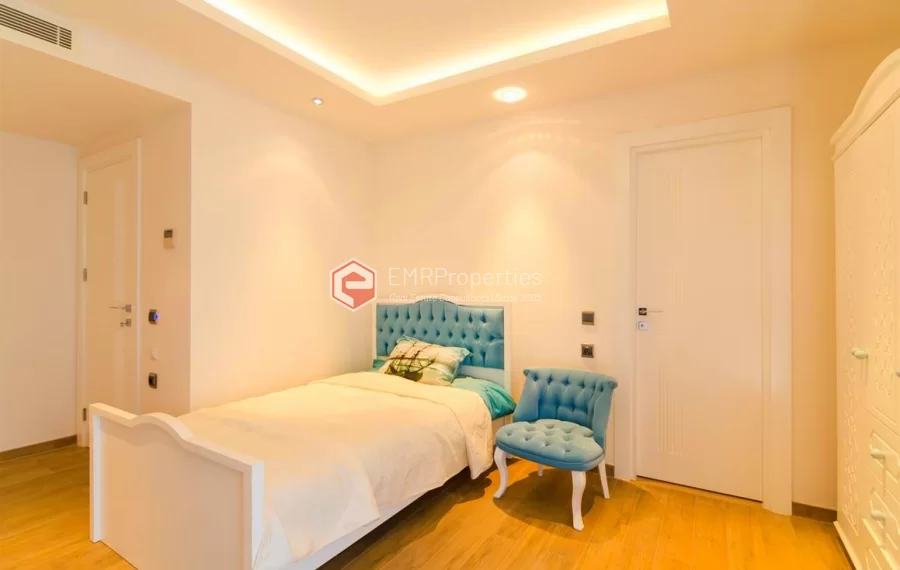 Zeitgenössische Wohnvilla mit 6 Zimmer zum Verkauf in Konakli