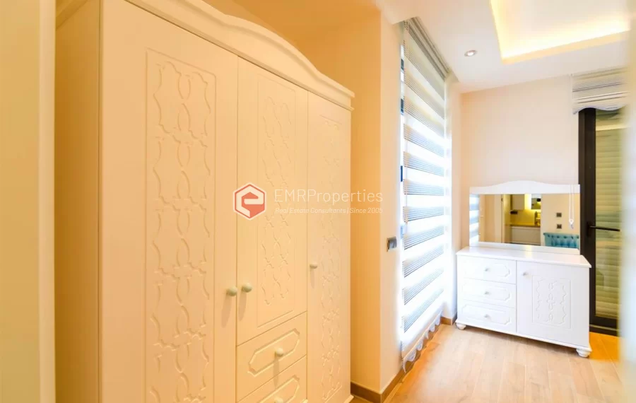 Zeitgenössische Wohnvilla mit 6 Zimmer zum Verkauf in Konakli