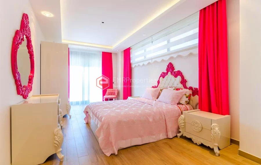 Zeitgenössische Wohnvilla mit 6 Zimmer zum Verkauf in Konakli