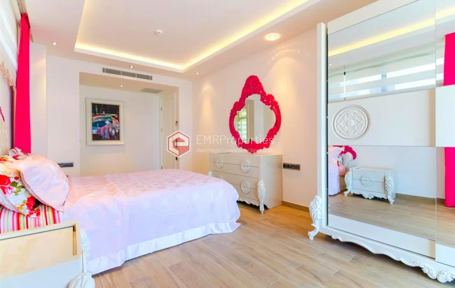 Zeitgenössische Wohnvilla mit 6 Zimmer zum Verkauf in Konakli