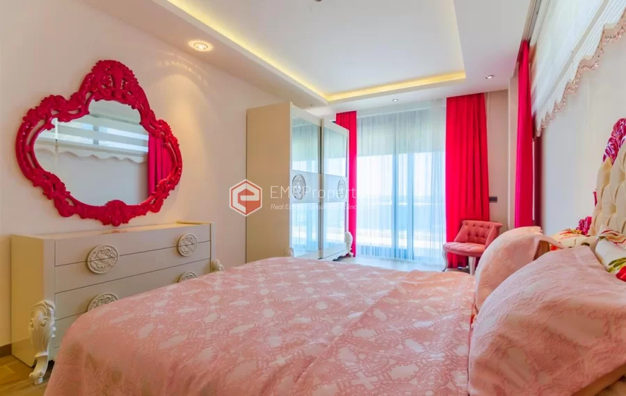 Zeitgenössische Wohnvilla mit 6 Zimmer zum Verkauf in Konakli