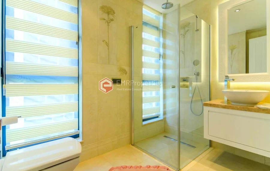 Zeitgenössische Wohnvilla mit 6 Zimmer zum Verkauf in Konakli