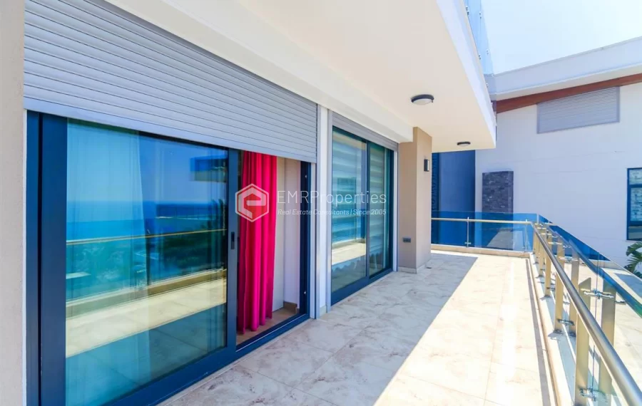 Zeitgenössische Wohnvilla mit 6 Zimmer zum Verkauf in Konakli