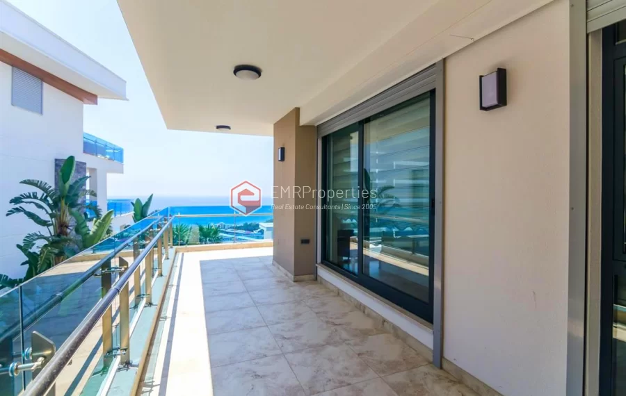 Zeitgenössische Wohnvilla mit 6 Zimmer zum Verkauf in Konakli